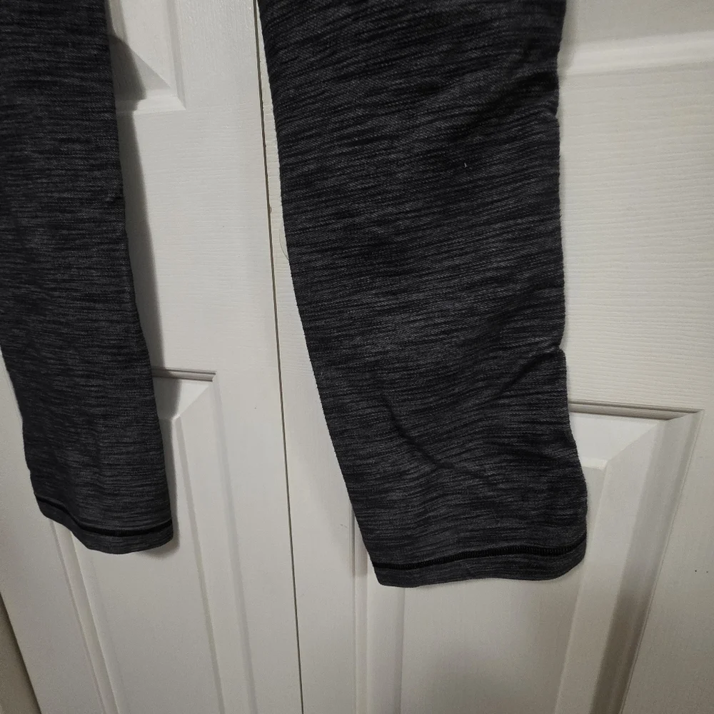 Lululemon Forme Gray and Black Pant Leggings Size 8 Women's
